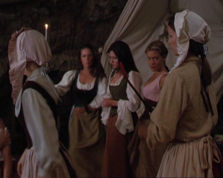 Charmed-Online_dot_net-3x04AllHalliwellsEve1007.jpg Charmed-Online_dot_net-3x04AllHalliwellsEve1007.jpg