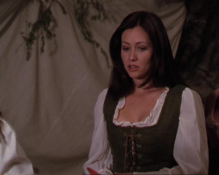 Charmed-Online_dot_net-3x04AllHalliwellsEve1012.jpg Charmed-Online_dot_net-3x04AllHalliwellsEve1012.jpg
