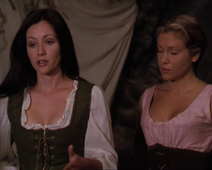 Charmed-Online_dot_net-3x04AllHalliwellsEve1022.jpg Charmed-Online_dot_net-3x04AllHalliwellsEve1022.jpg