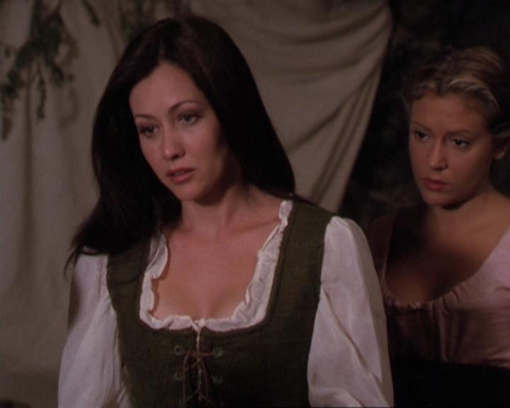 Charmed-Online_dot_net-3x04AllHalliwellsEve1023.jpg Charmed-Online_dot_net-3x04AllHalliwellsEve1023.jpg