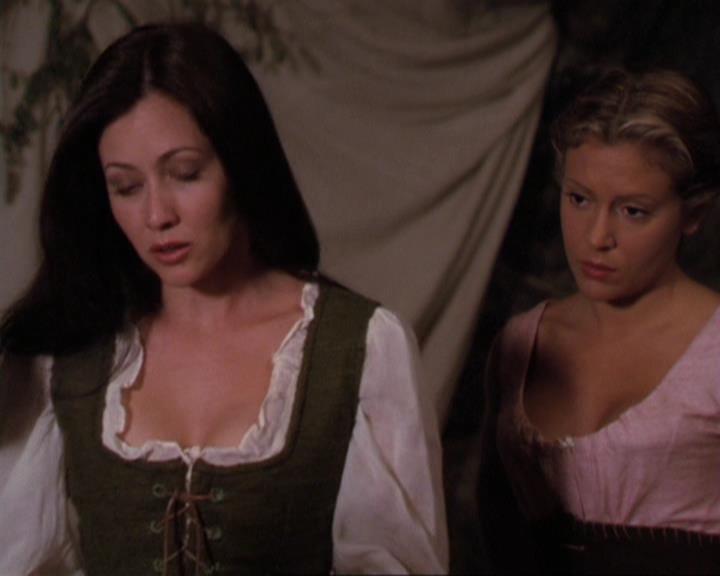 Charmed-Online_dot_net-3x04AllHalliwellsEve1024.jpg Charmed-Online_dot_net-3x04AllHalliwellsEve1024.jpg