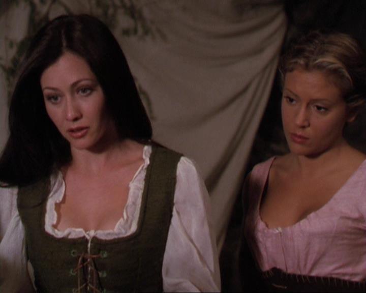 Charmed-Online_dot_net-3x04AllHalliwellsEve1025.jpg