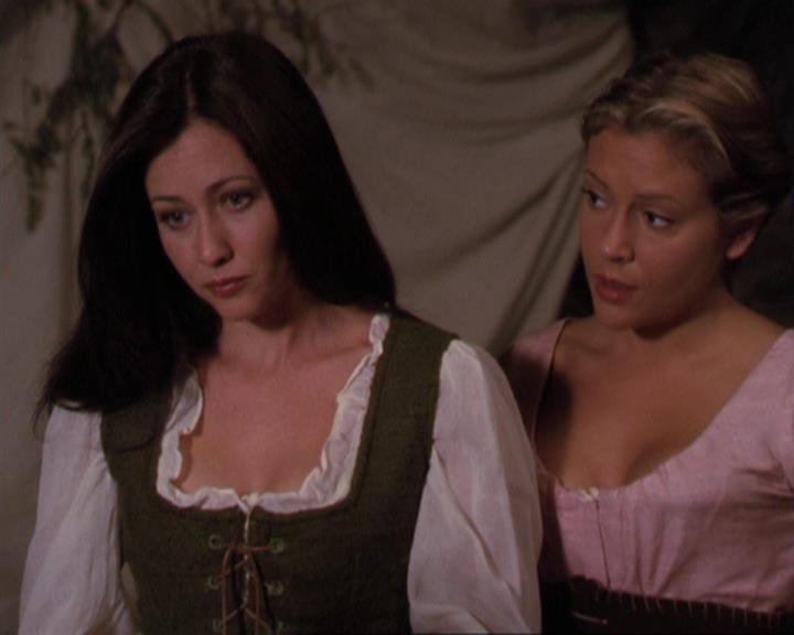 Charmed-Online_dot_net-3x04AllHalliwellsEve1030.jpg Charmed-Online_dot_net-3x04AllHalliwellsEve1030.jpg