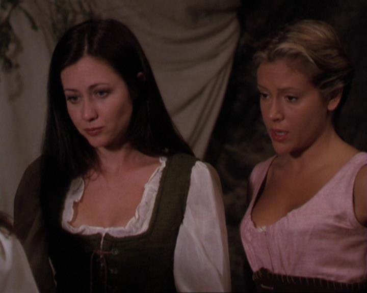 Charmed-Online_dot_net-3x04AllHalliwellsEve1041.jpg