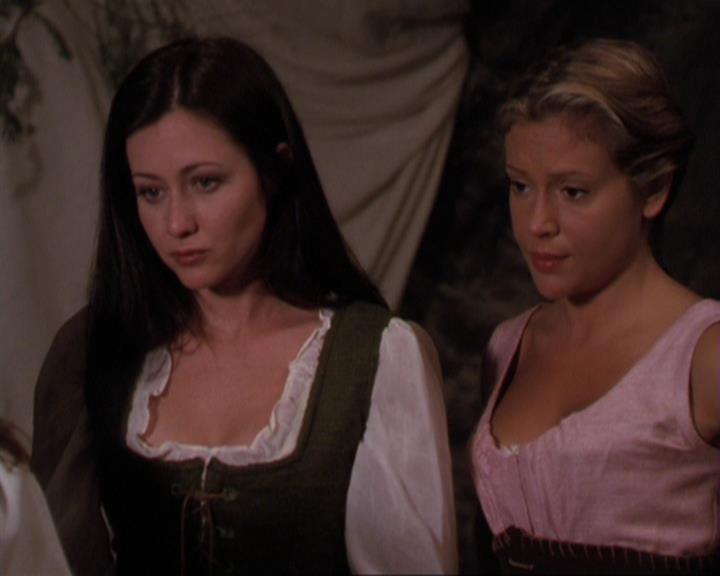 Charmed-Online_dot_net-3x04AllHalliwellsEve1045.jpg