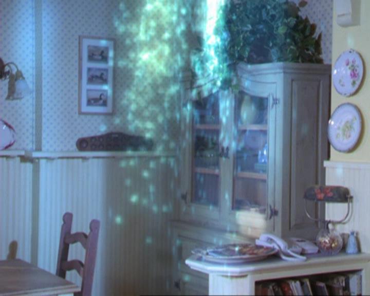 Charmed-Online_dot_net-3x04AllHalliwellsEve1114.jpg