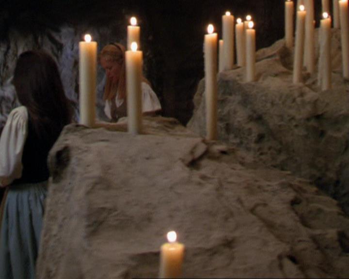 Charmed-Online_dot_net-3x04AllHalliwellsEve1206.jpg Charmed-Online_dot_net-3x04AllHalliwellsEve1206.jpg