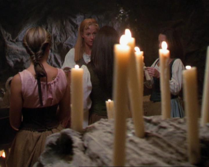 Charmed-Online_dot_net-3x04AllHalliwellsEve1209.jpg