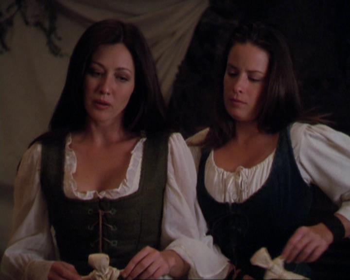 Charmed-Online_dot_net-3x04AllHalliwellsEve1228.jpg