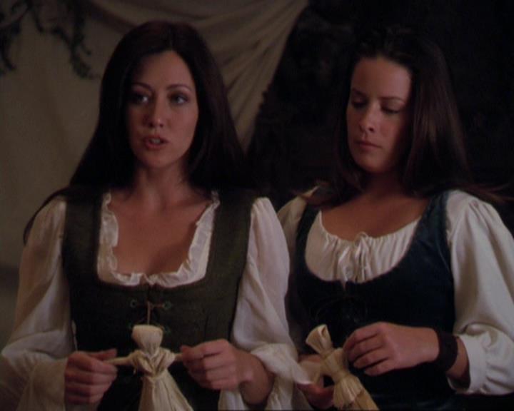 Charmed-Online_dot_net-3x04AllHalliwellsEve1230.jpg