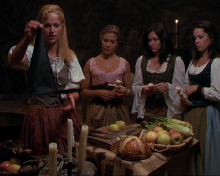 Charmed-Online_dot_net-3x04AllHalliwellsEve1240.jpg