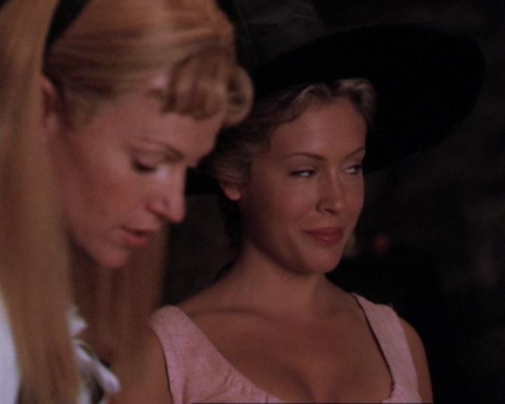 Charmed-Online_dot_net-3x04AllHalliwellsEve1249.jpg