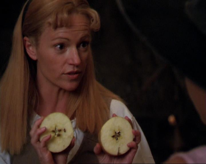 Charmed-Online_dot_net-3x04AllHalliwellsEve1252.jpg Charmed-Online_dot_net-3x04AllHalliwellsEve1252.jpg