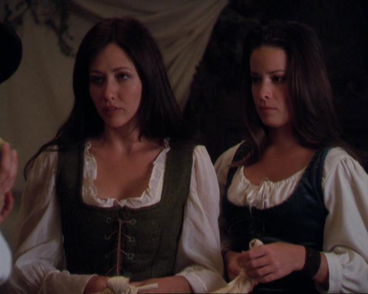 Charmed-Online_dot_net-3x04AllHalliwellsEve1259.jpg