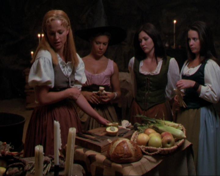 Charmed-Online_dot_net-3x04AllHalliwellsEve1270.jpg Charmed-Online_dot_net-3x04AllHalliwellsEve1270.jpg