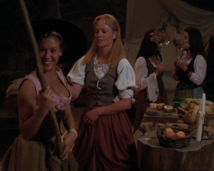 Charmed-Online_dot_net-3x04AllHalliwellsEve1283.jpg Charmed-Online_dot_net-3x04AllHalliwellsEve1283.jpg