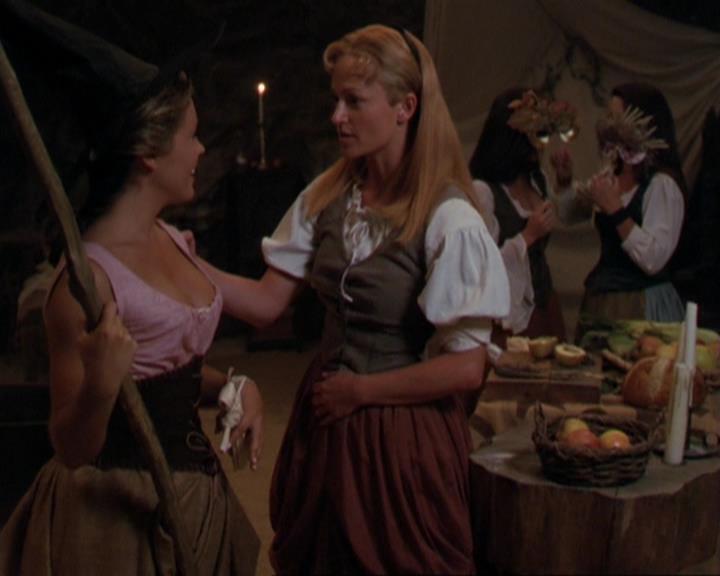 Charmed-Online_dot_net-3x04AllHalliwellsEve1284.jpg