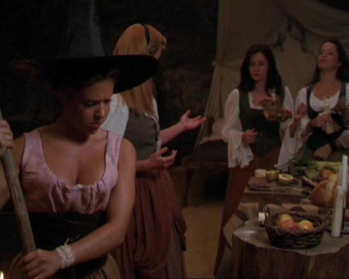 Charmed-Online_dot_net-3x04AllHalliwellsEve1299.jpg