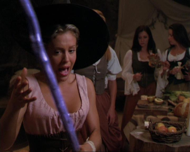 Charmed-Online_dot_net-3x04AllHalliwellsEve1304.jpg