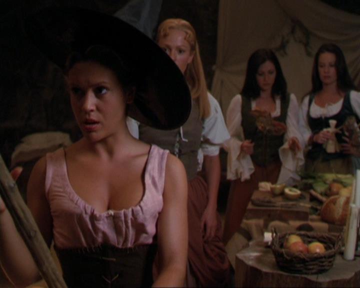Charmed-Online_dot_net-3x04AllHalliwellsEve1308.jpg