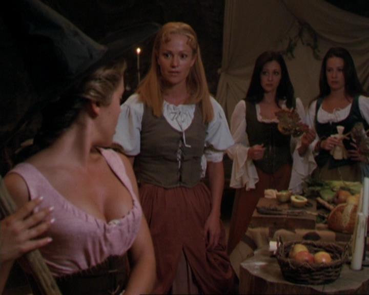 Charmed-Online_dot_net-3x04AllHalliwellsEve1312.jpg