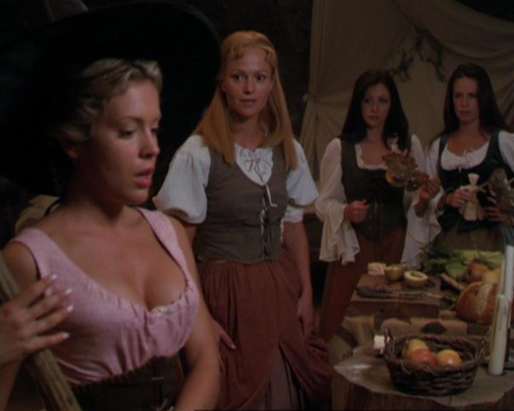 Charmed-Online_dot_net-3x04AllHalliwellsEve1313.jpg Charmed-Online_dot_net-3x04AllHalliwellsEve1313.jpg