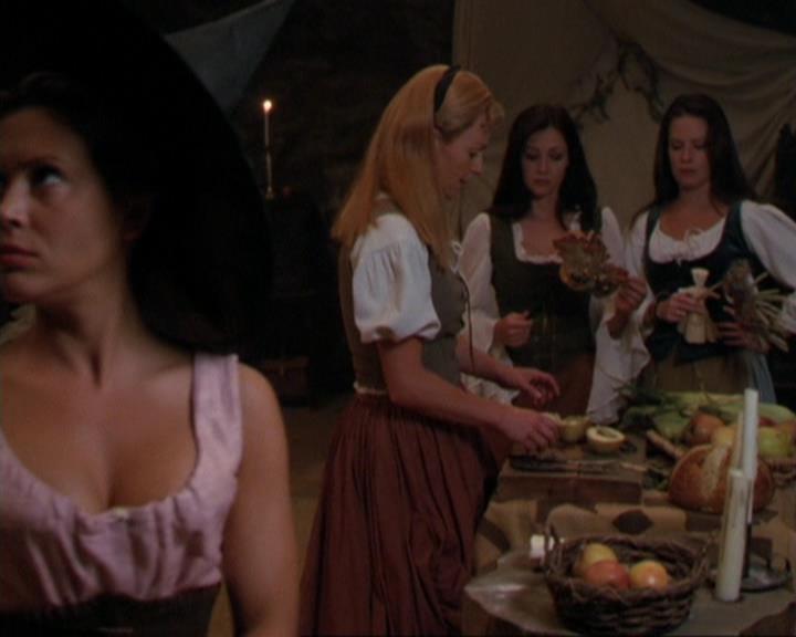 Charmed-Online_dot_net-3x04AllHalliwellsEve1314.jpg Charmed-Online_dot_net-3x04AllHalliwellsEve1314.jpg