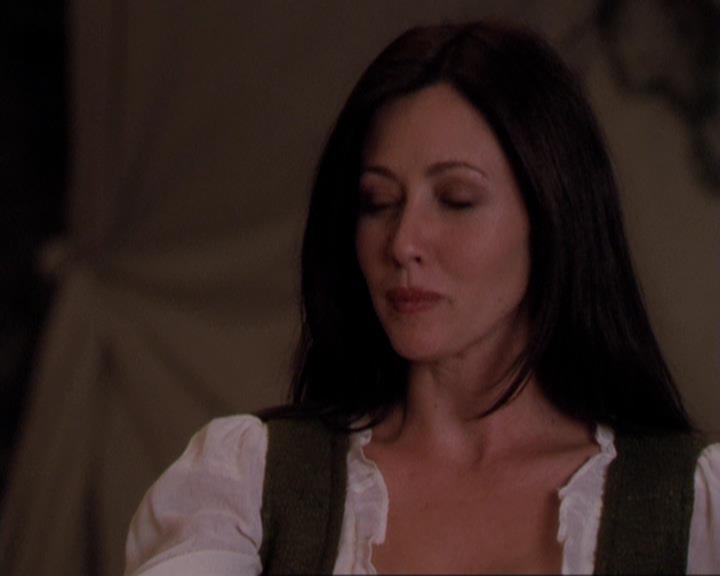 Charmed-Online_dot_net-3x04AllHalliwellsEve1322.jpg