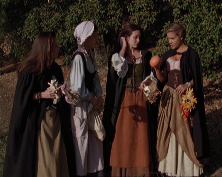 Charmed-Online_dot_net-3x04AllHalliwellsEve1374.jpg