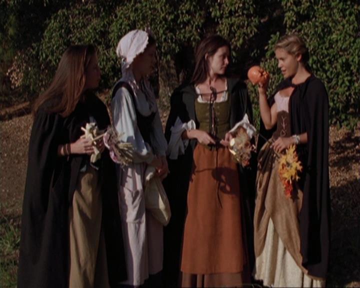 Charmed-Online_dot_net-3x04AllHalliwellsEve1375.jpg Charmed-Online_dot_net-3x04AllHalliwellsEve1375.jpg