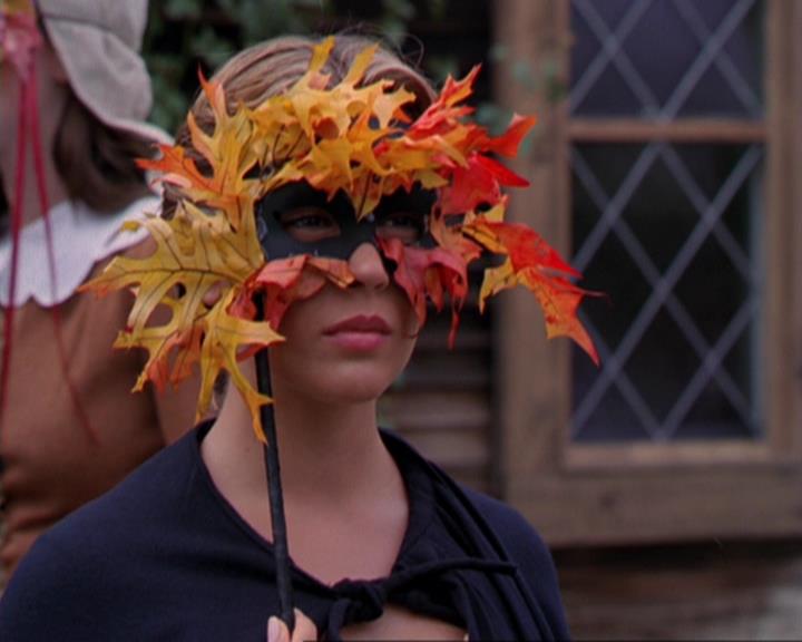 Charmed-Online_dot_net-3x04AllHalliwellsEve1412.jpg