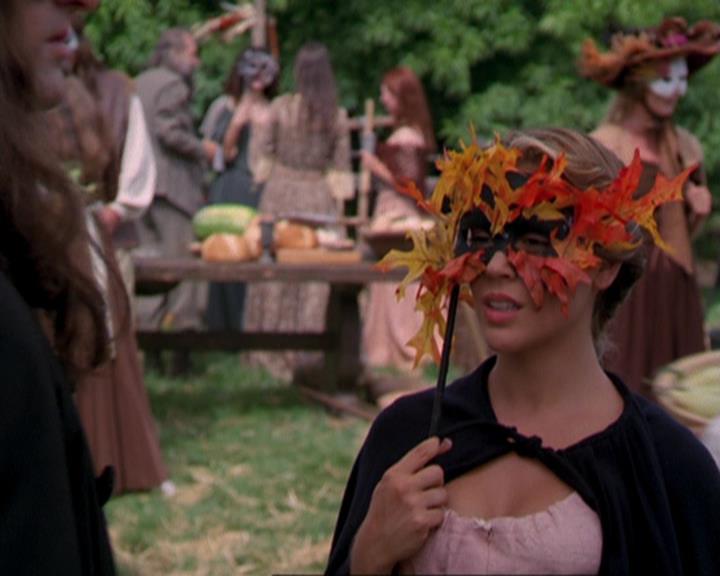 Charmed-Online_dot_net-3x04AllHalliwellsEve1415.jpg