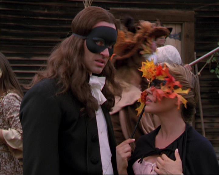 Charmed-Online_dot_net-3x04AllHalliwellsEve1455.jpg