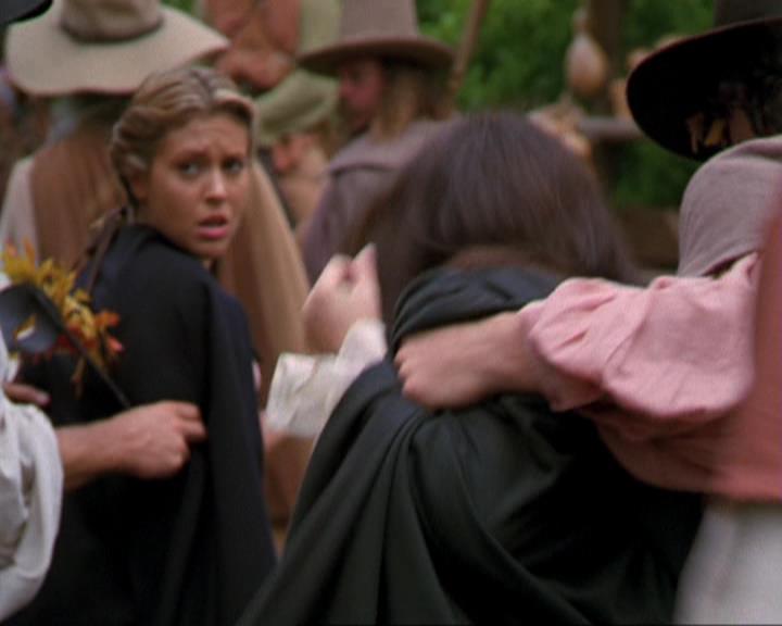 Charmed-Online_dot_net-3x04AllHalliwellsEve1492.jpg