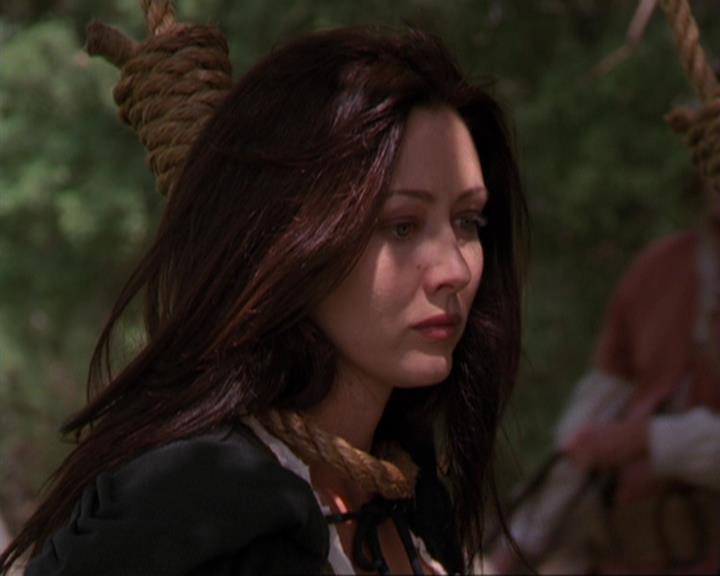 Charmed-Online_dot_net-3x04AllHalliwellsEve1511.jpg