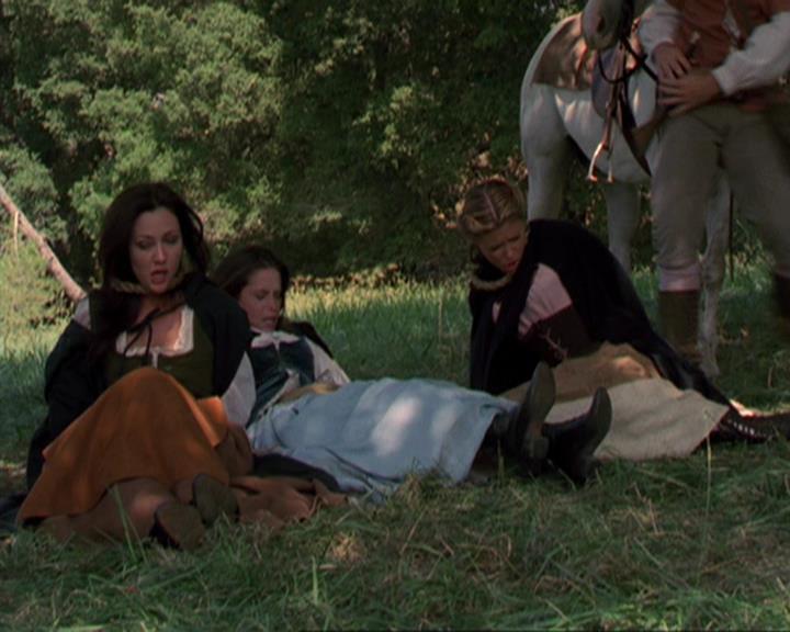 Charmed-Online_dot_net-3x04AllHalliwellsEve1564.jpg
