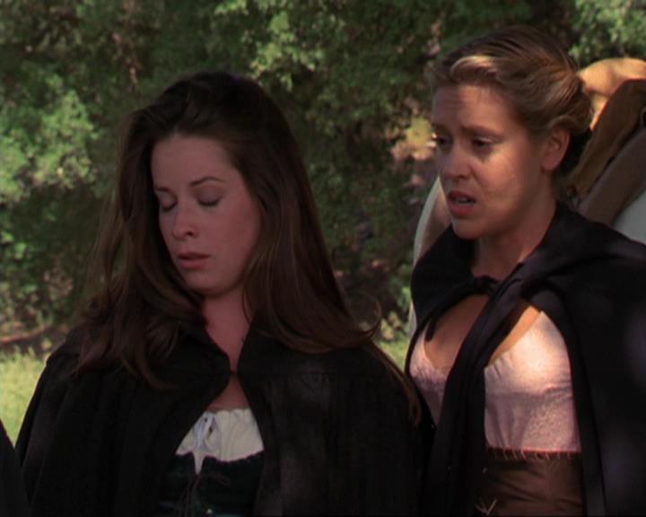 Charmed-Online_dot_net-3x04AllHalliwellsEve1583.jpg