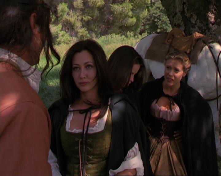 Charmed-Online_dot_net-3x04AllHalliwellsEve1605.jpg