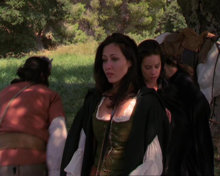 Charmed-Online_dot_net-3x04AllHalliwellsEve1629.jpg Charmed-Online_dot_net-3x04AllHalliwellsEve1629.jpg