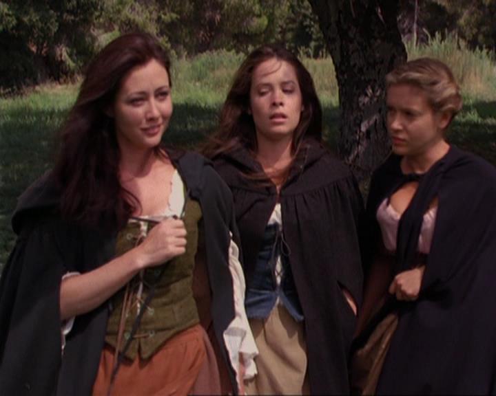 Charmed-Online_dot_net-3x04AllHalliwellsEve1650.jpg
