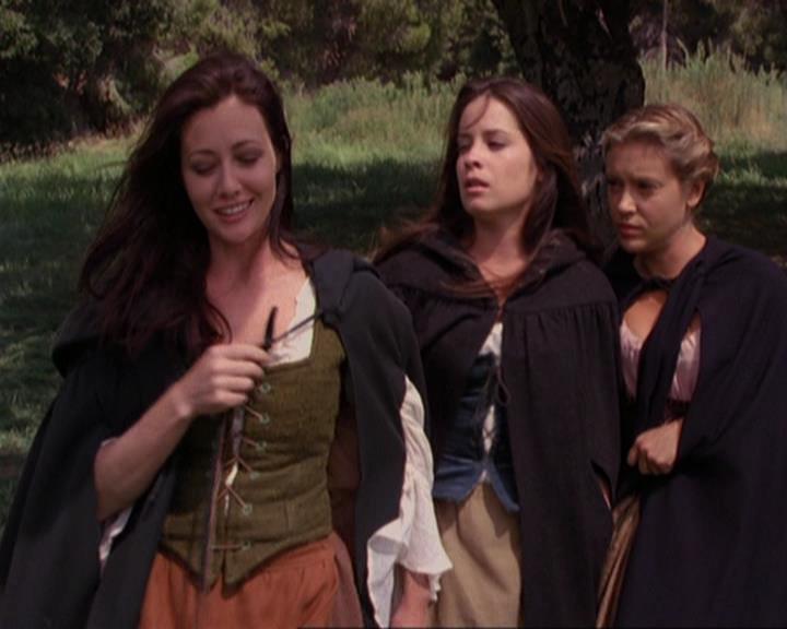 Charmed-Online_dot_net-3x04AllHalliwellsEve1651.jpg