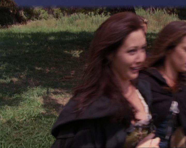 Charmed-Online_dot_net-3x04AllHalliwellsEve1654.jpg