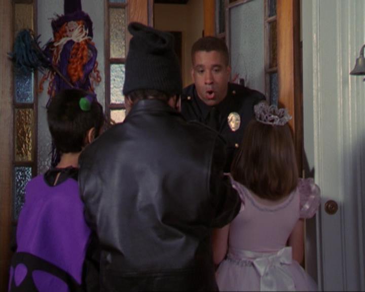 Charmed-Online_dot_net-3x04AllHalliwellsEve1710.jpg Charmed-Online_dot_net-3x04AllHalliwellsEve1710.jpg