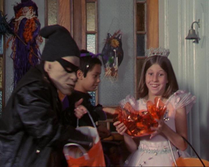 Charmed-Online_dot_net-3x04AllHalliwellsEve1713.jpg Charmed-Online_dot_net-3x04AllHalliwellsEve1713.jpg