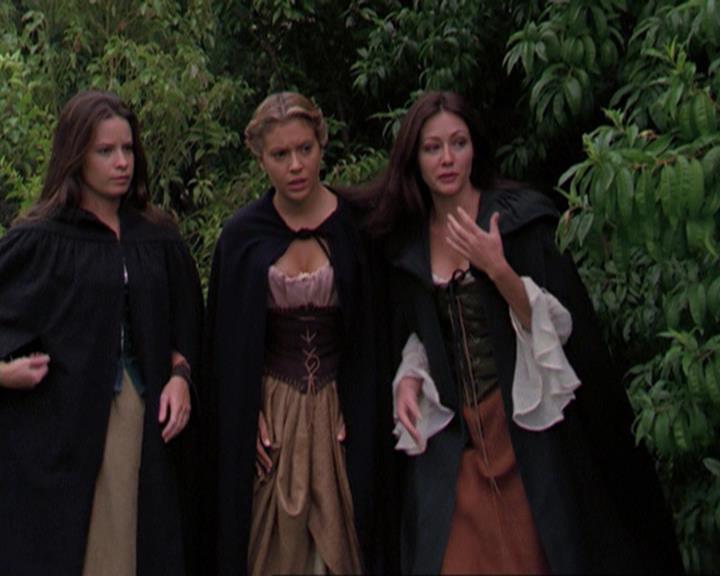 Charmed-Online_dot_net-3x04AllHalliwellsEve1755.jpg Charmed-Online_dot_net-3x04AllHalliwellsEve1755.jpg