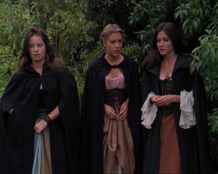 Charmed-Online_dot_net-3x04AllHalliwellsEve1761.jpg