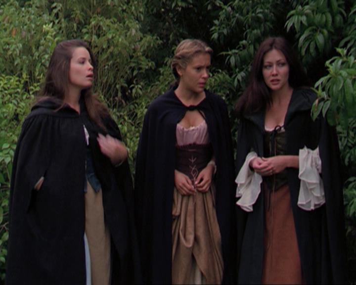 Charmed-Online_dot_net-3x04AllHalliwellsEve1765.jpg