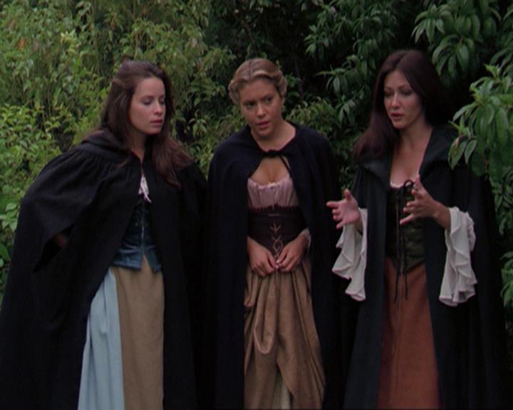 Charmed-Online_dot_net-3x04AllHalliwellsEve1768.jpg