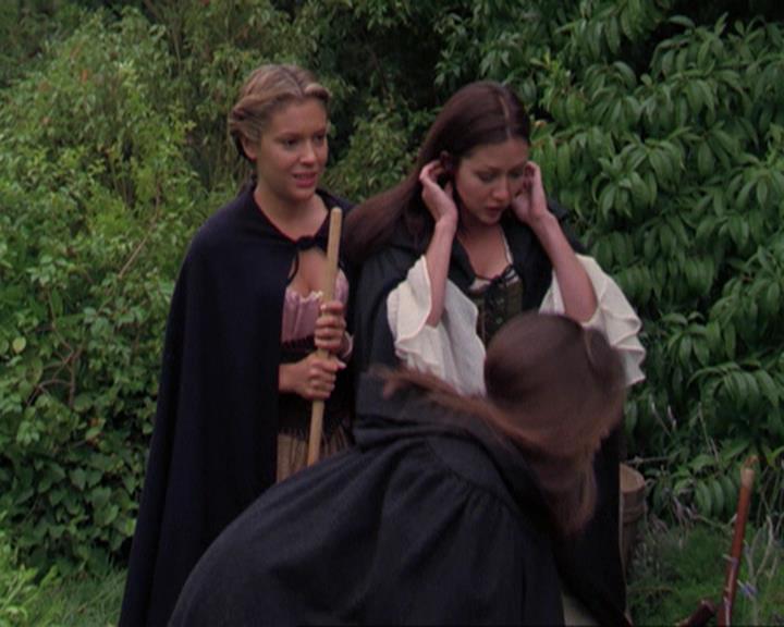 Charmed-Online_dot_net-3x04AllHalliwellsEve1773.jpg