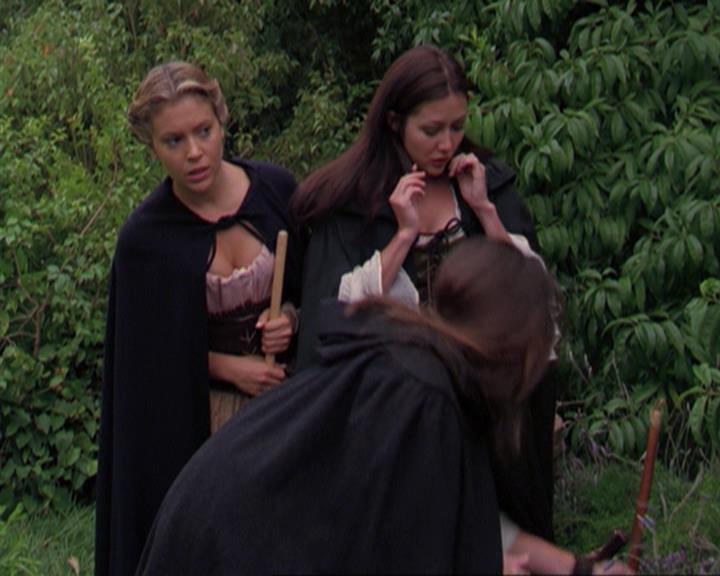Charmed-Online_dot_net-3x04AllHalliwellsEve1774.jpg